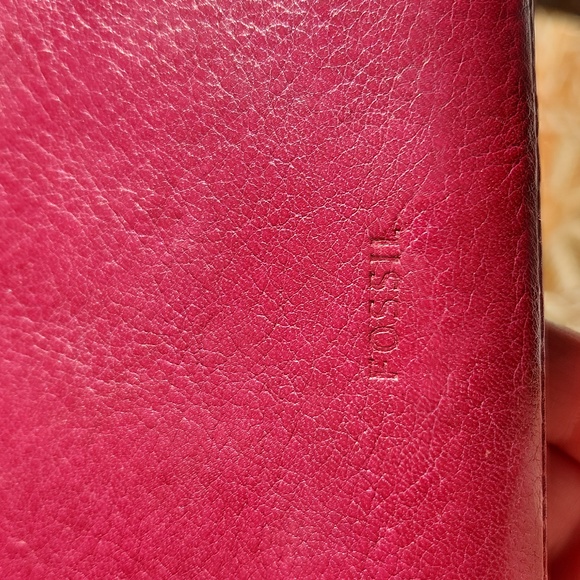 Fossil Leather Long Zippy Wallet in Cranberry Color - EUC - Picture 4 of 12